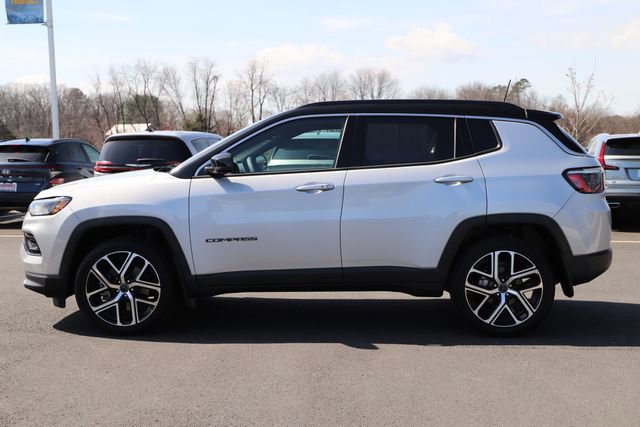 Used 2025 Jeep Compass Limited image 3