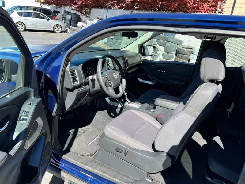 Used 2022 Nissan Frontier SV w/ Graphics Package AWD/4WD image 15