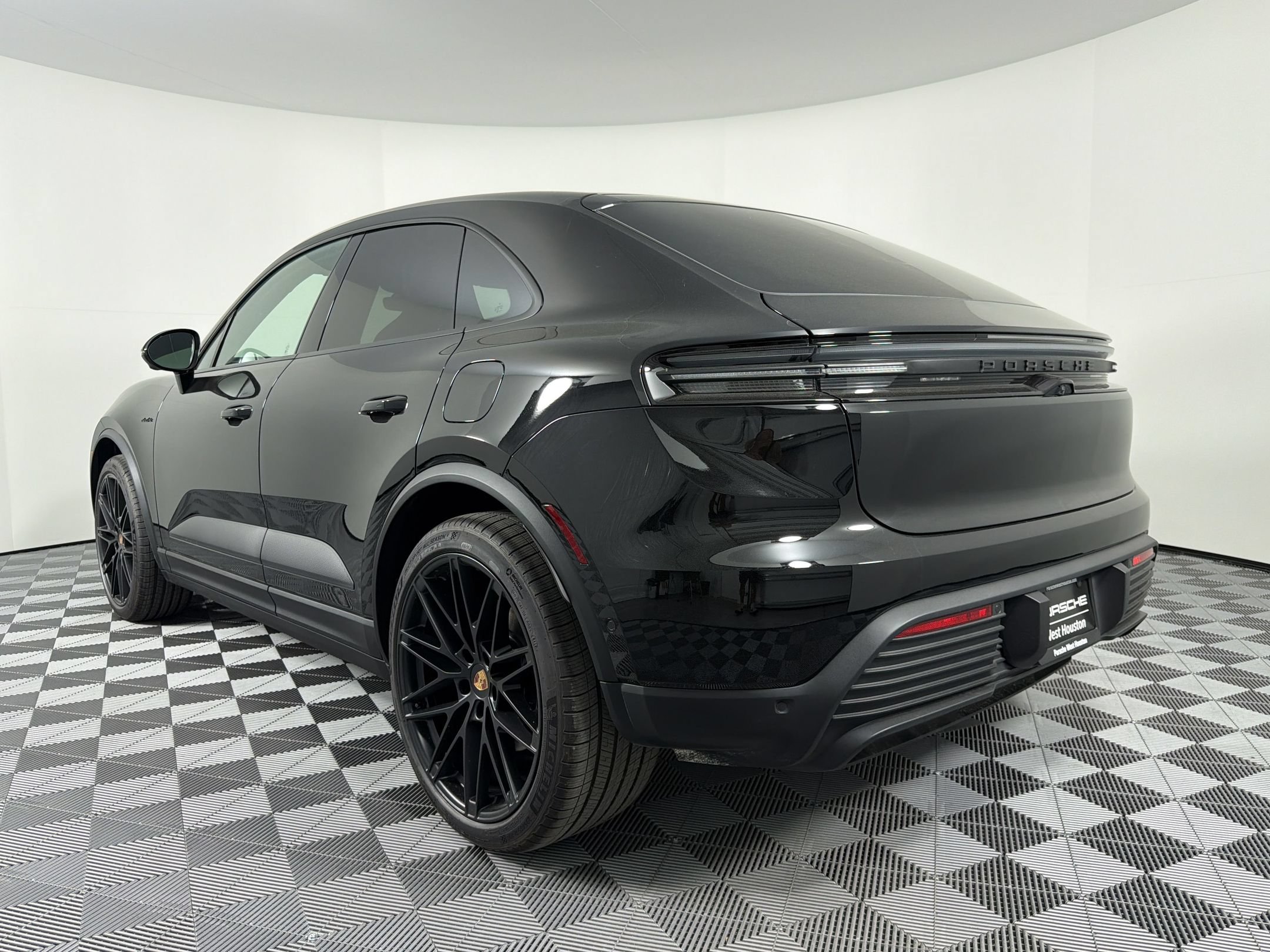 New 2026 Porsche Macan Electric RWD image 3
