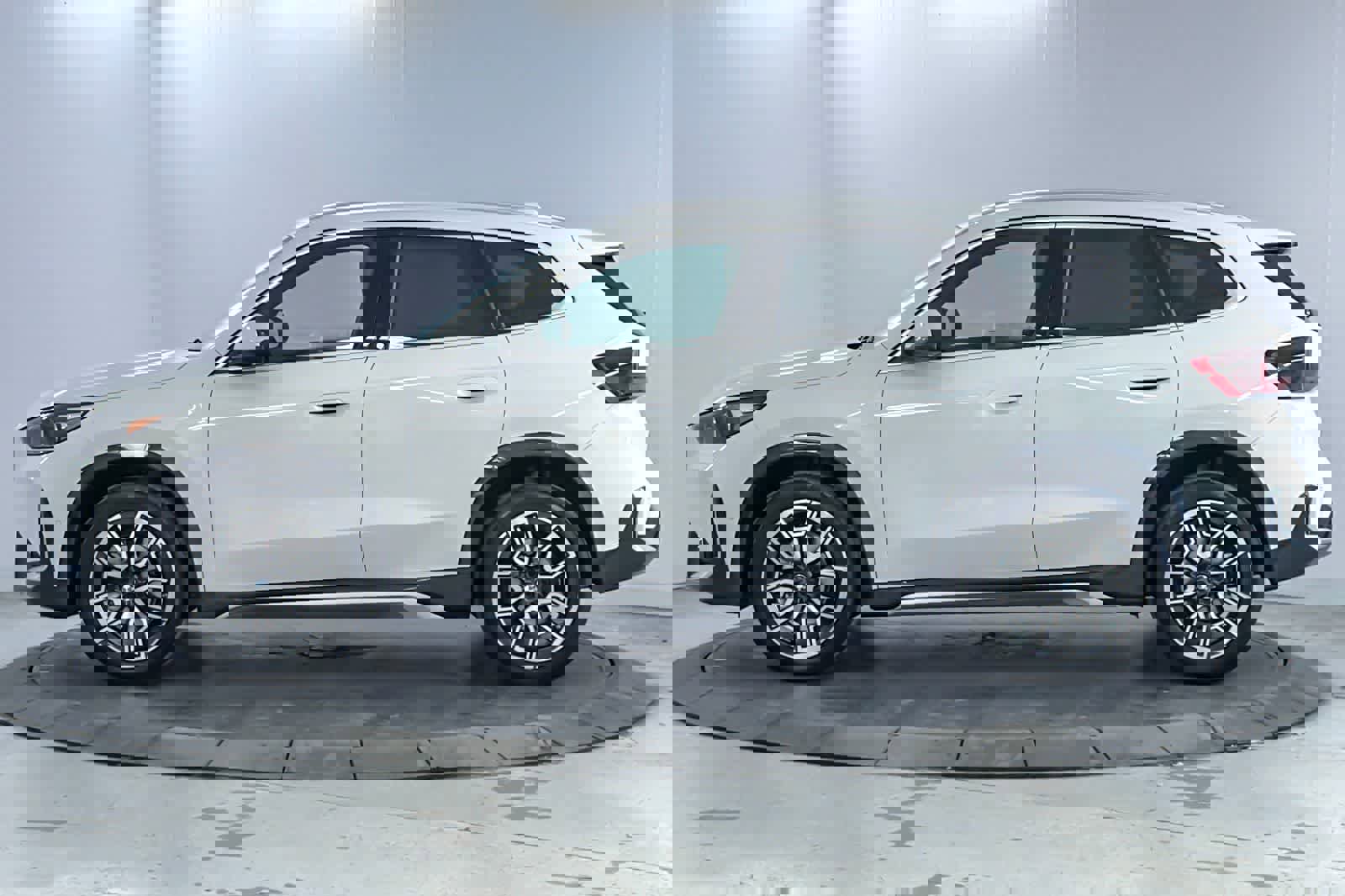 Used 2026 BMW X1 xDrive28i w/ Technology Package image 5