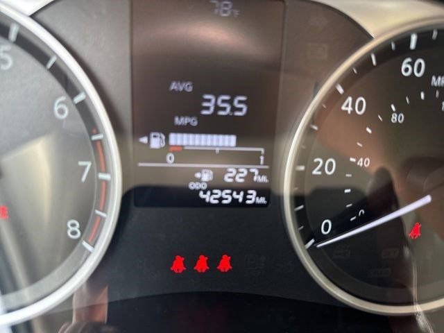 Used 2022 Nissan Versa S FWD image 10