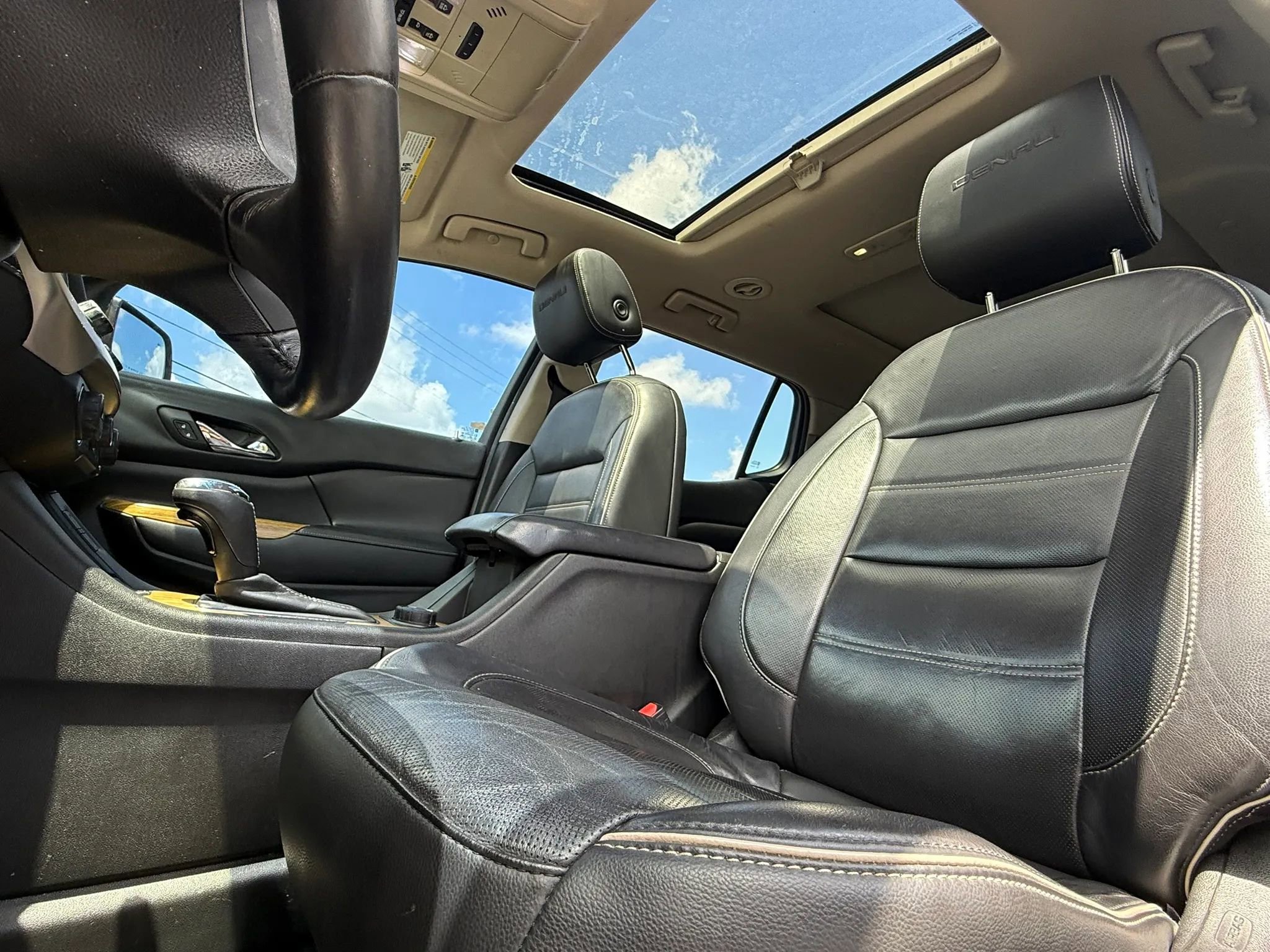 Used 2017 GMC Acadia Denali w/ Technology Package FWD image 15