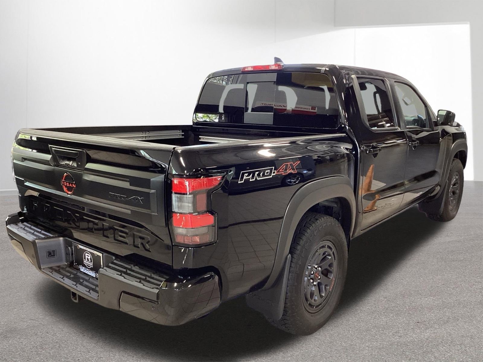 Used 2025 Nissan Frontier PRO-4X w/ Pro Premium Package AWD/4WD image 5