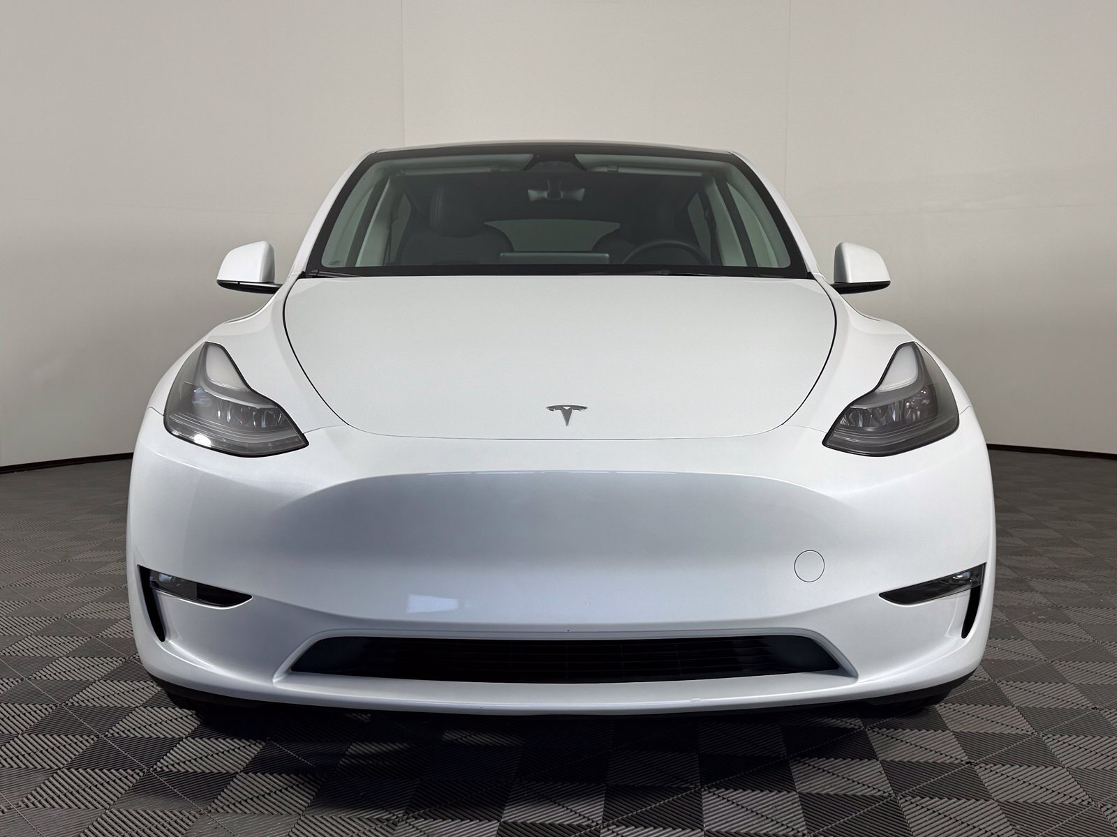 Used 2024 Tesla Model Y Long Range AWD/4WD image 2