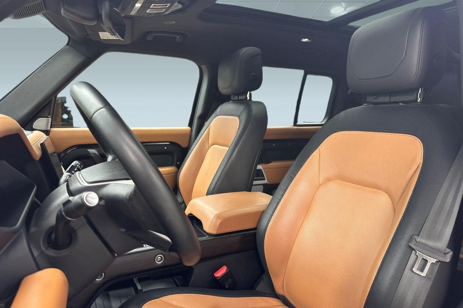 Used 2023 Land Rover Defender 130 X-Dynamic SE AWD/4WD image 5
