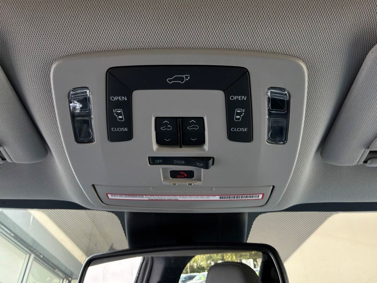 Used 2026 Toyota Sienna XLE FWD image 19