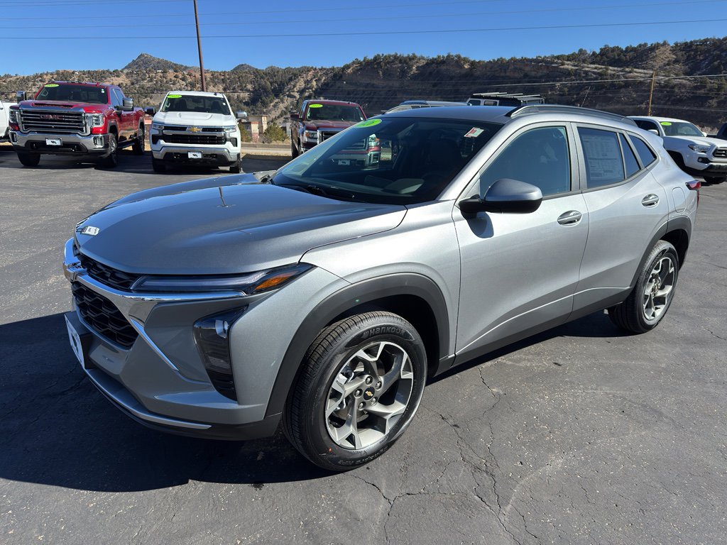 Used 2026 Chevrolet Trax LT w/ LT Convenience Package image 3