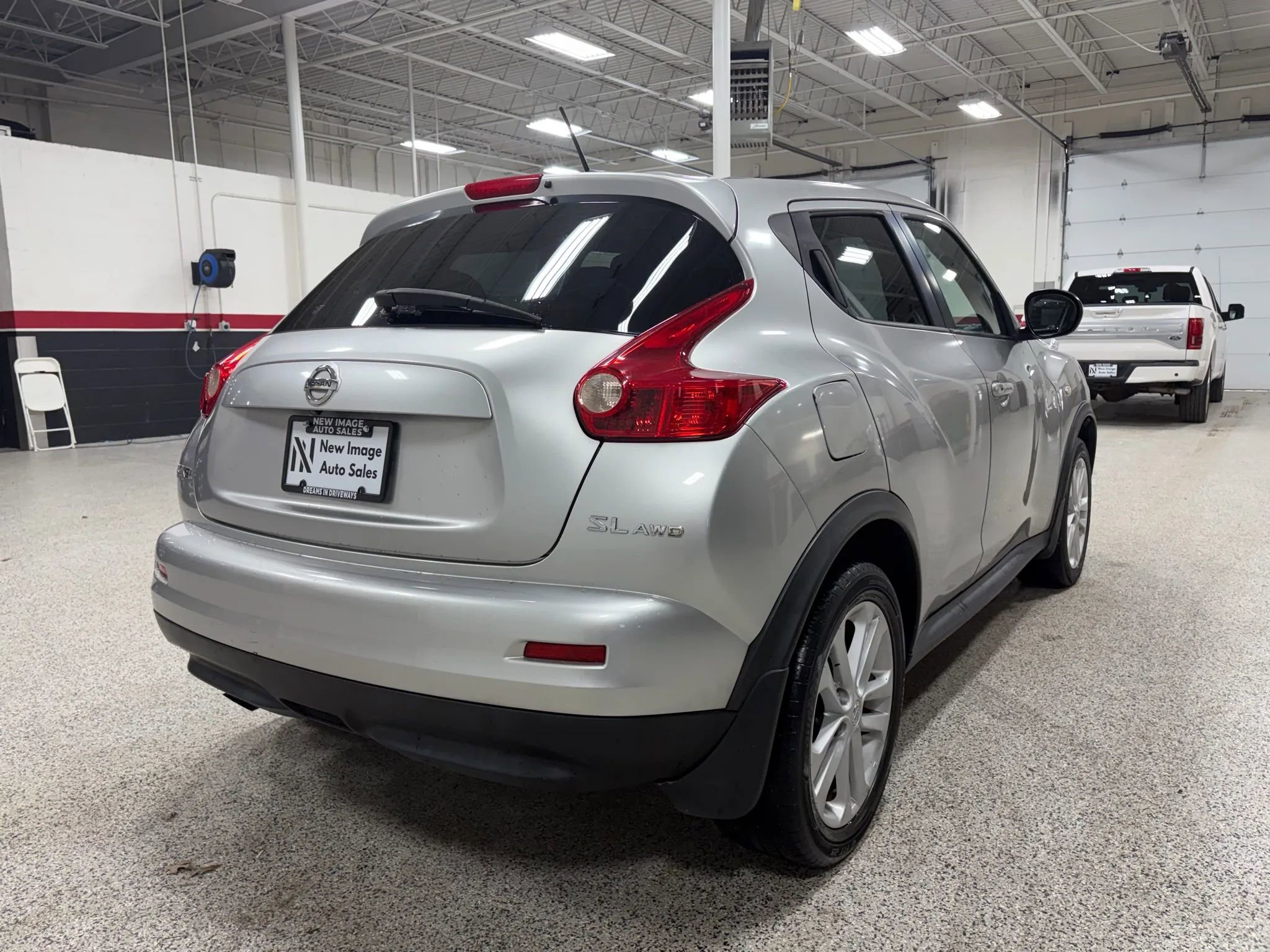 Used 2011 Nissan Juke SL image 2