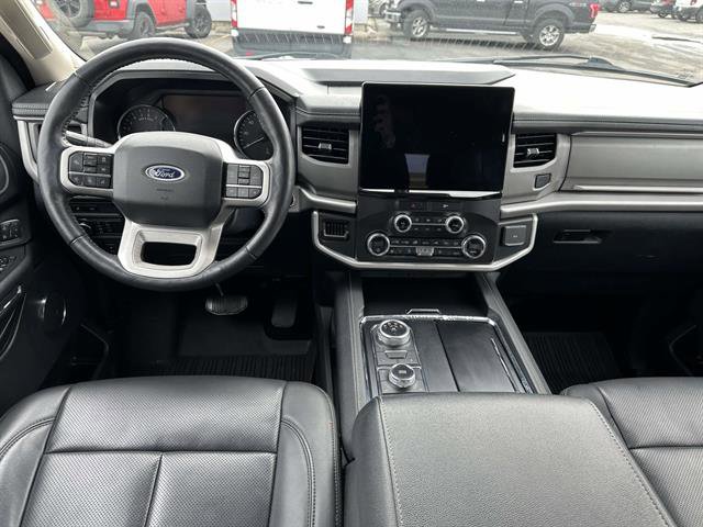 Used 2022 Ford Expedition XLT image 12