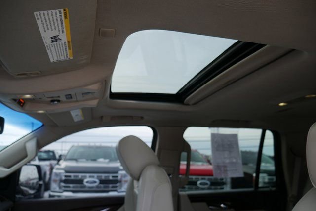 Used 2017 Cadillac Escalade Luxury image 3