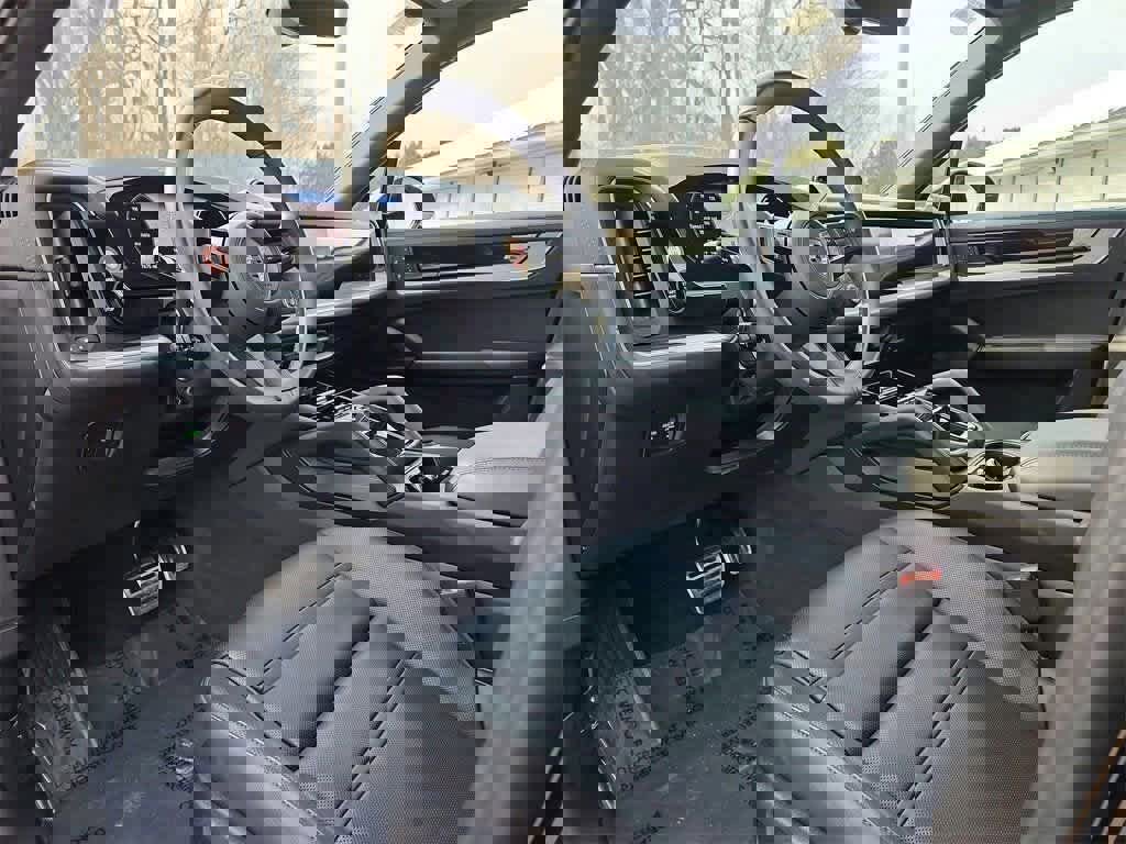 Used 2025 Porsche Cayenne S image 4