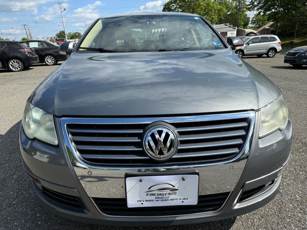 Used 2008 Volkswagen Passat VR6 FWD image 2