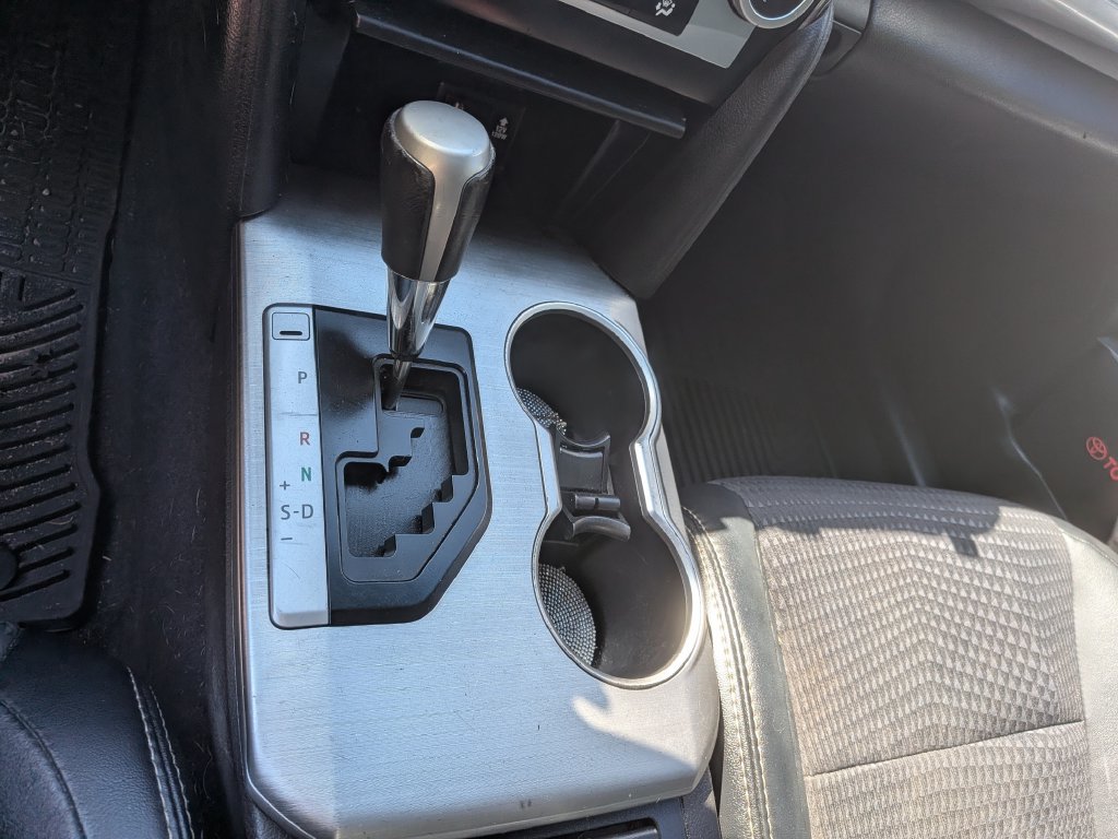 Used 2012 Toyota Camry SE FWD image 18