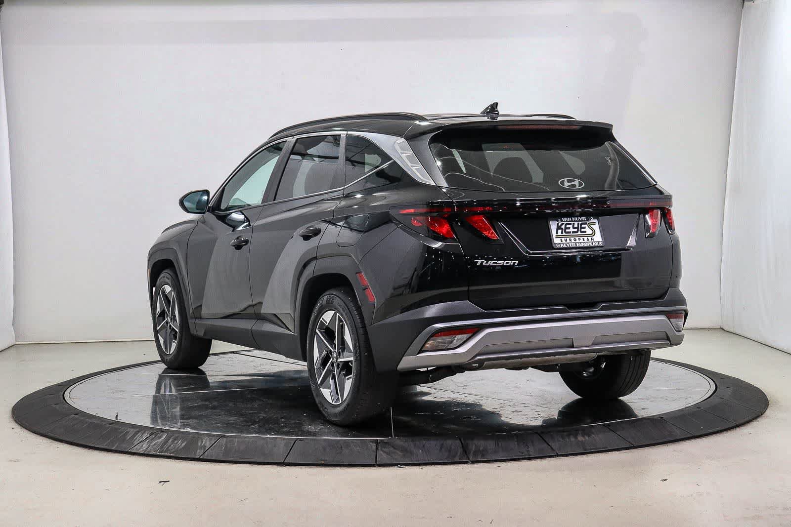 Used 2025 Hyundai Tucson SEL FWD image 2