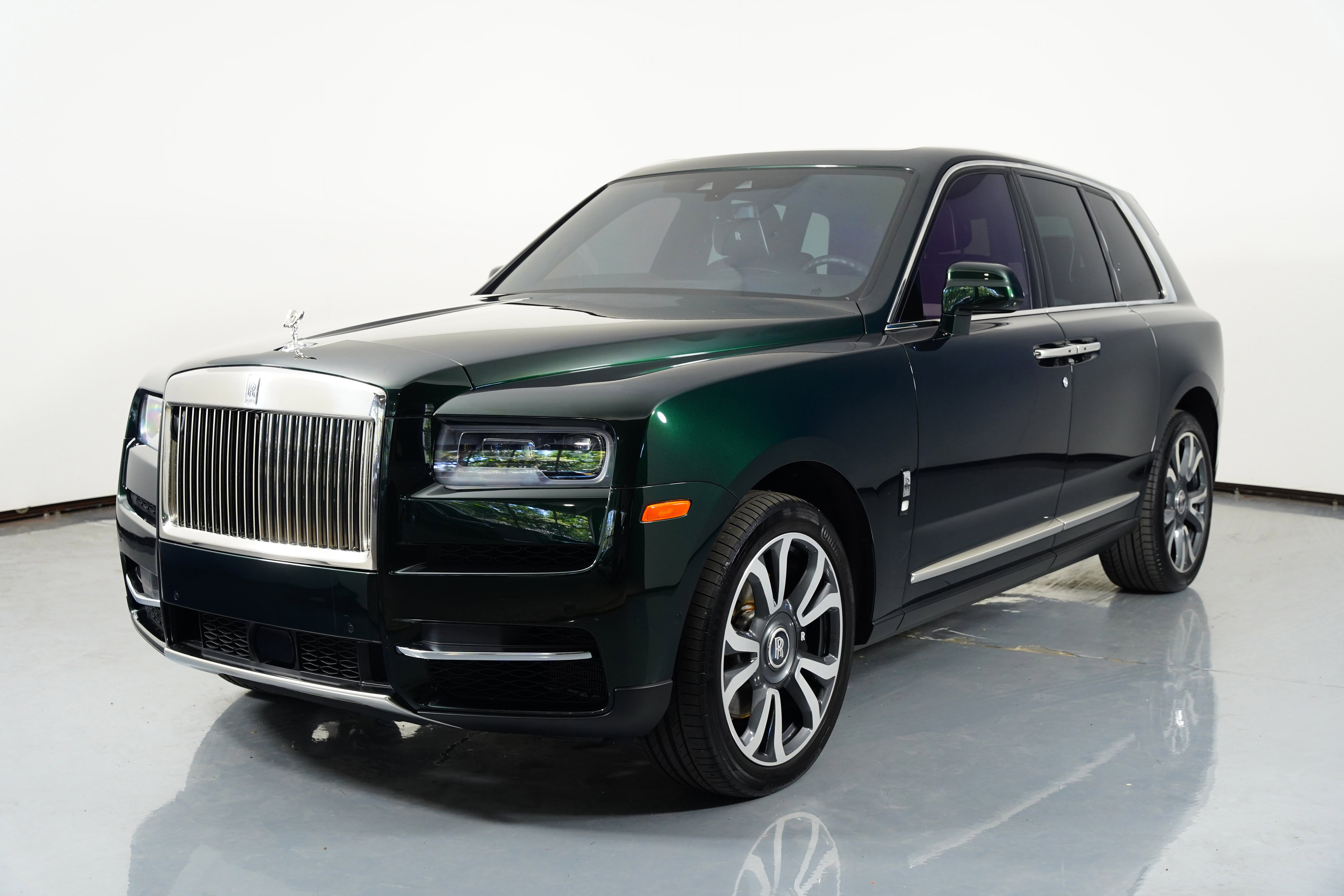 Used 2023 Rolls-Royce Cullinan w/ Cullinan Package image 24