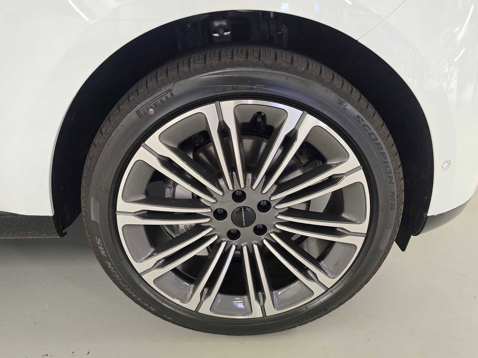 New 2026 Land Rover Range Rover SE image 9