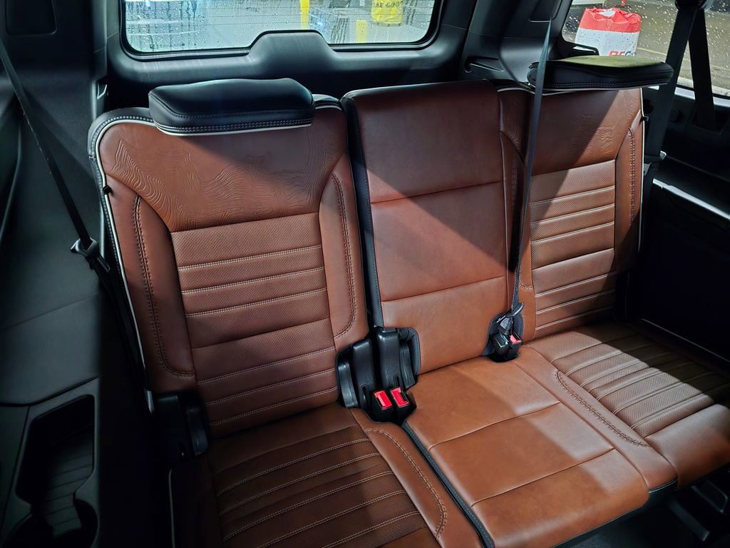Used 2023 GMC Yukon XL Denali Ultimate AWD/4WD image 38