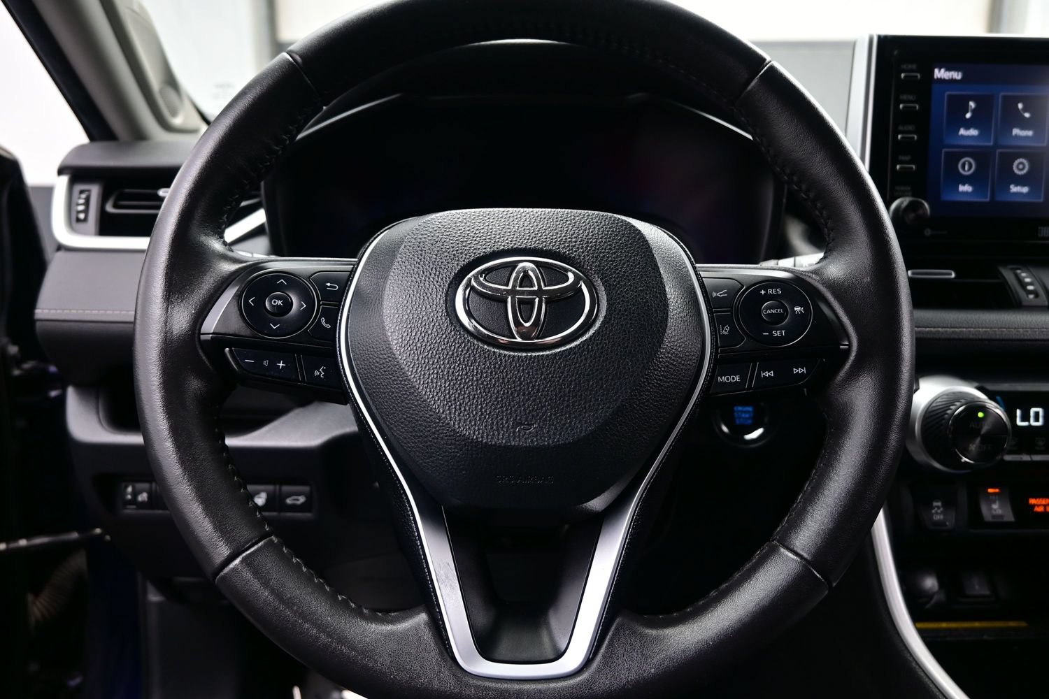 Used 2020 Toyota RAV4 XLE Premium FWD image 23