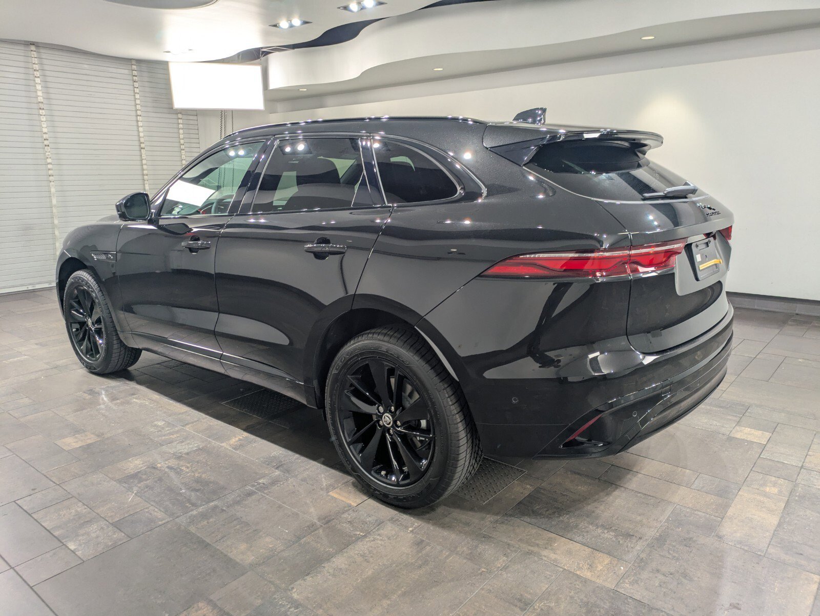 New 2026 Jaguar F-PACE R-Dynamic S AWD/4WD image 4