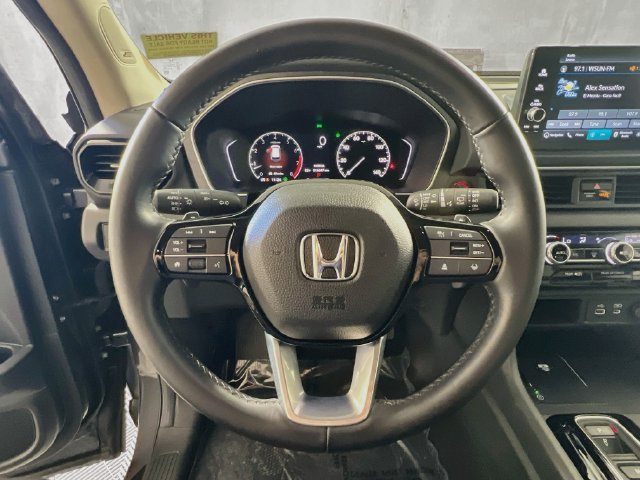 Used 2025 Honda Pilot Touring image 16