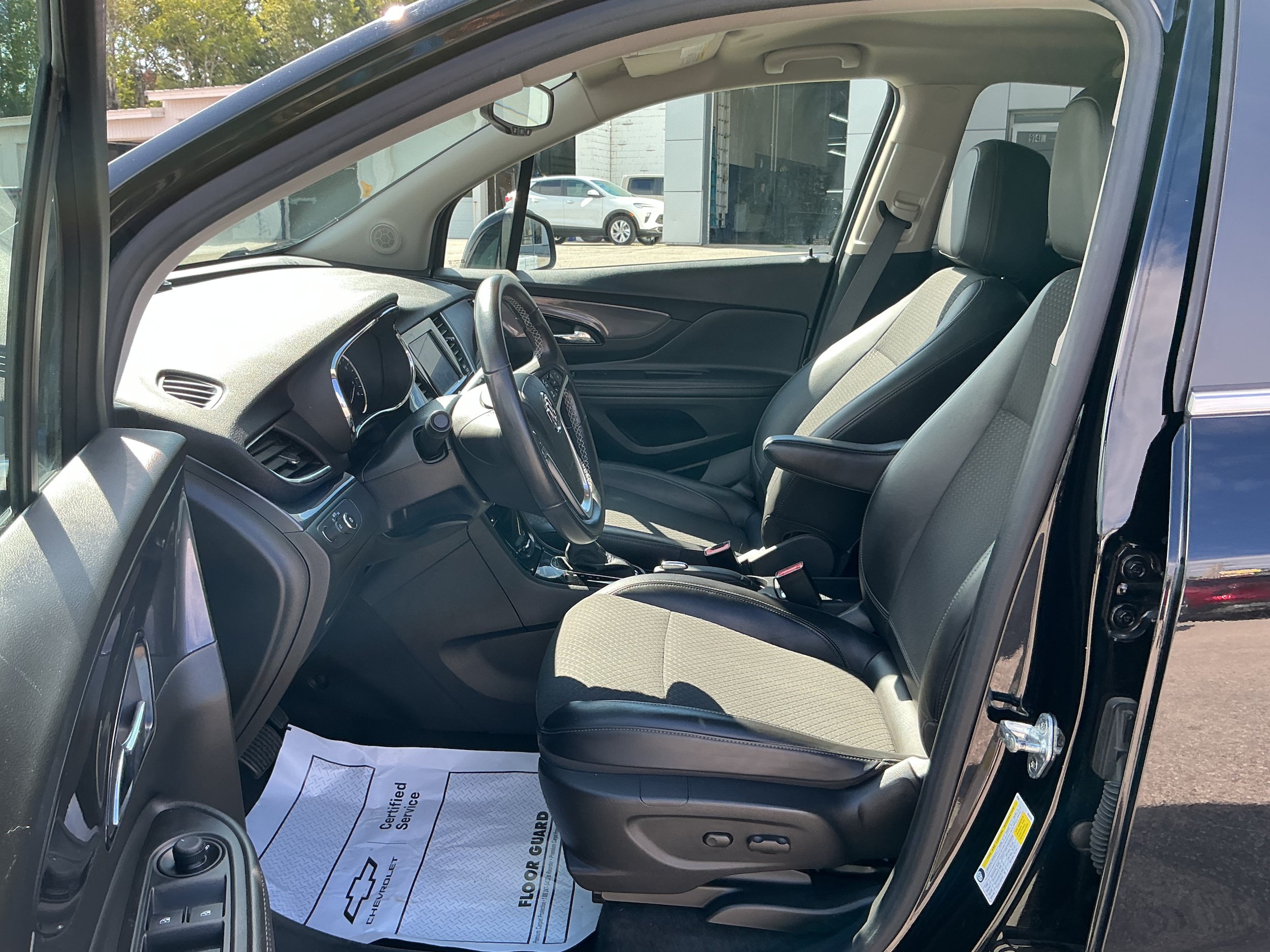Certified 2022 Buick Encore Preferred AWD/4WD image 6