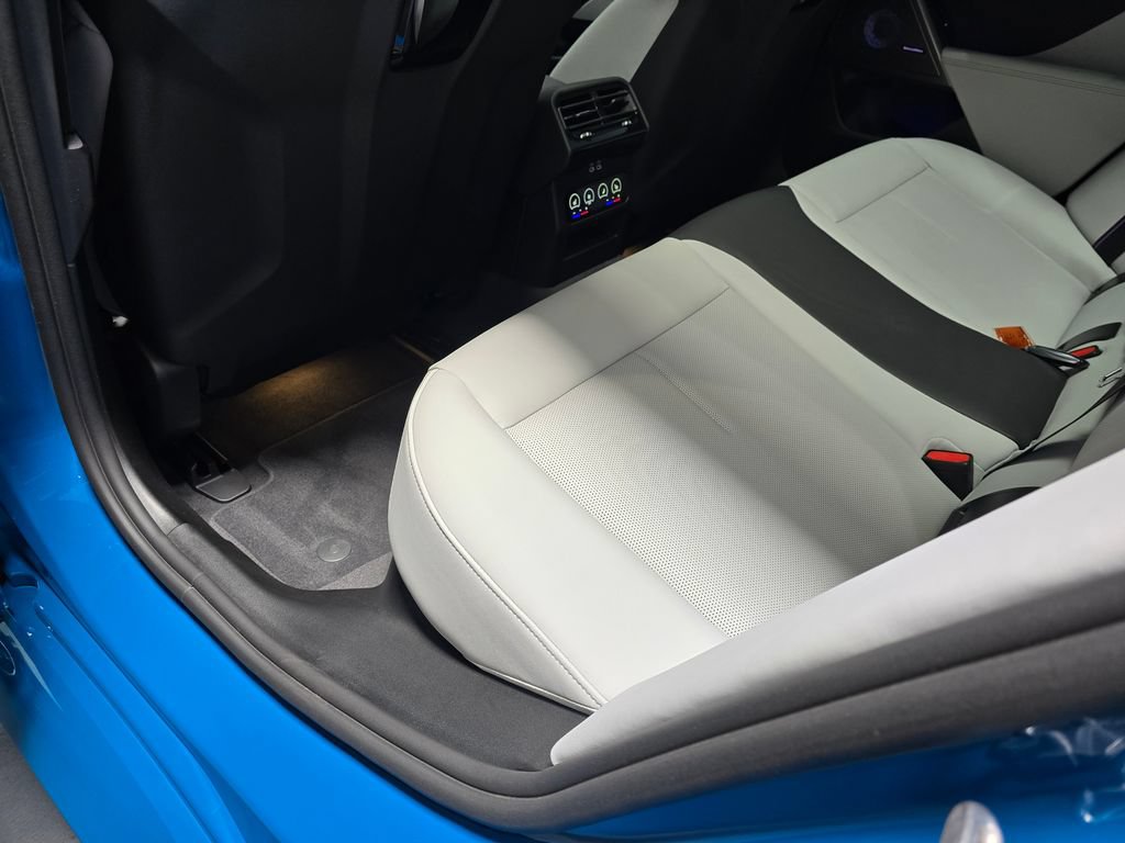 Used 2026 BMW M5 Touring AWD/4WD image 33