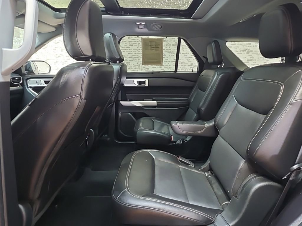 Used 2021 Ford Explorer Limited w/ Equipment Group 301A AWD/4WD image 17