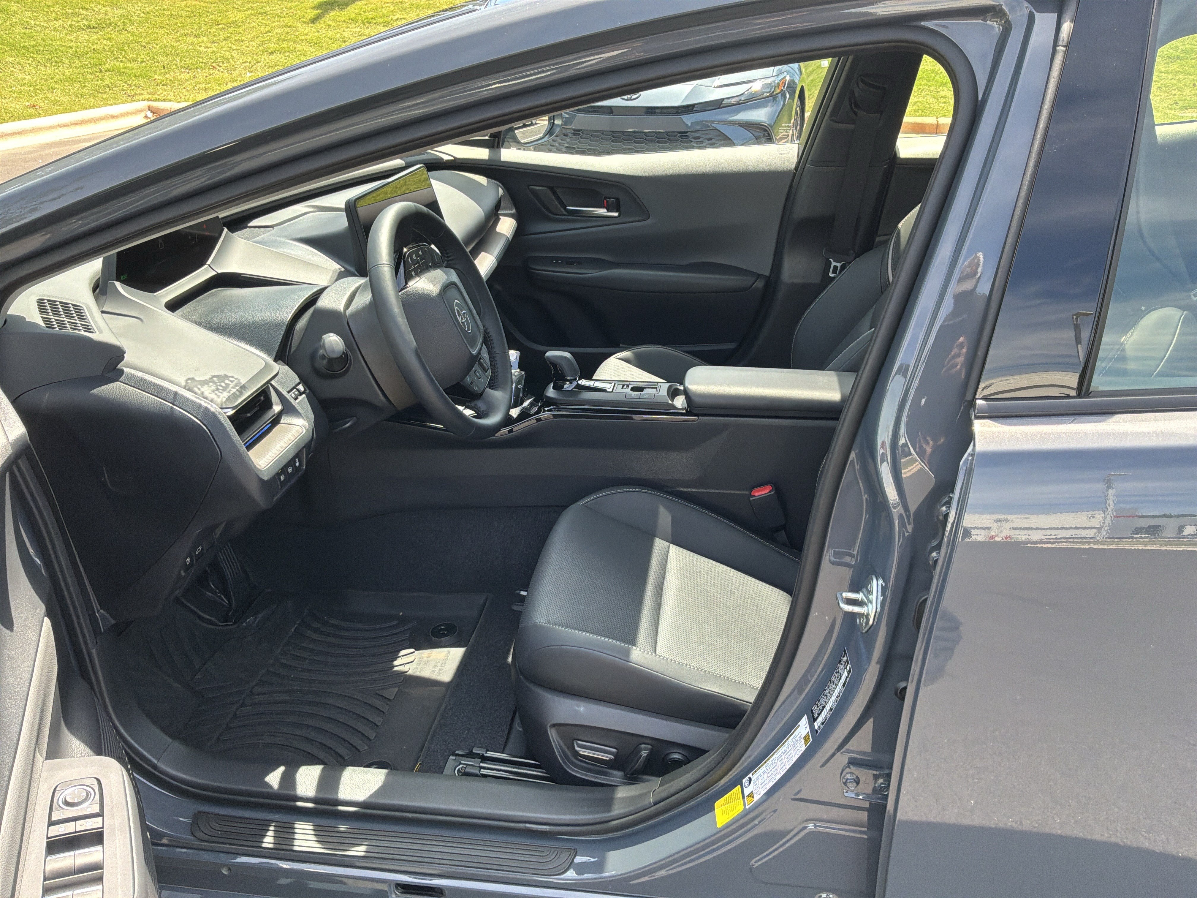 Used 2024 Toyota Prius Limited FWD image 16