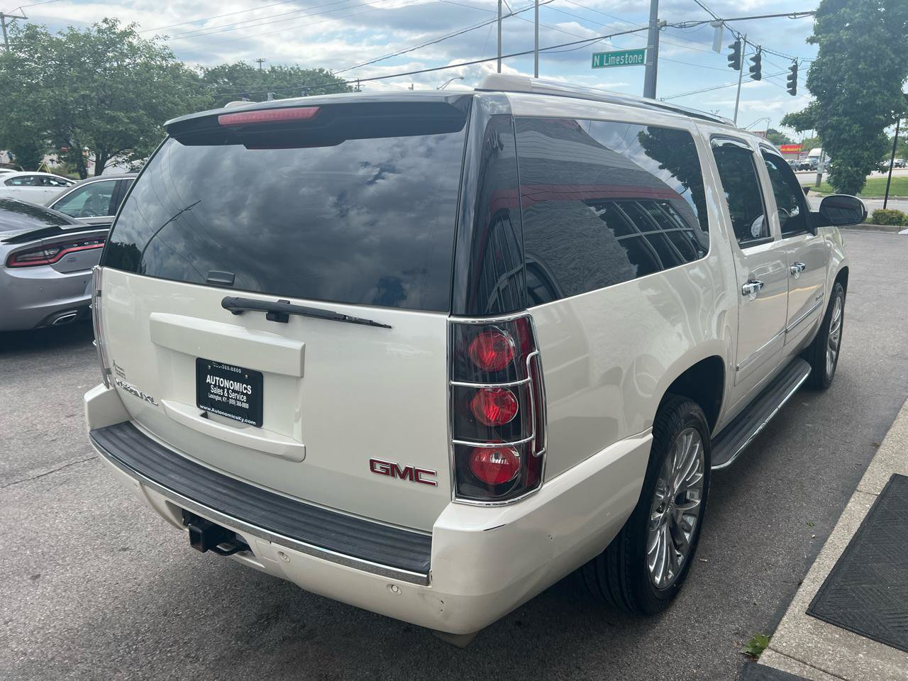 Used 2014 GMC Yukon XL Denali AWD/4WD image 7