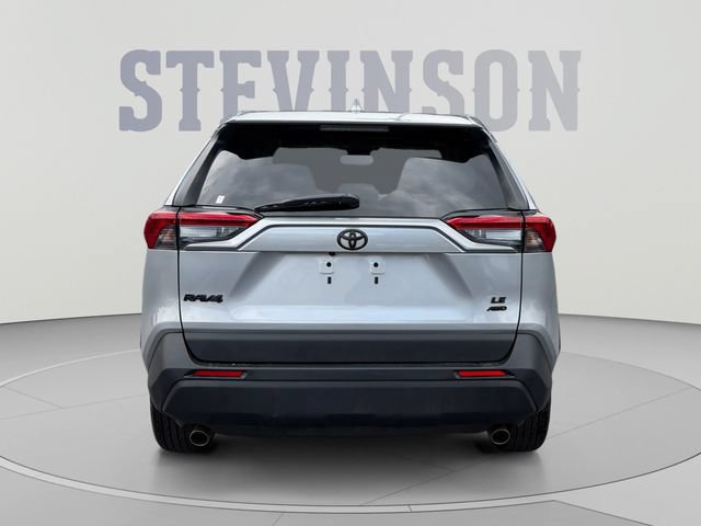 Used 2025 Toyota RAV4 LE AWD/4WD image 4