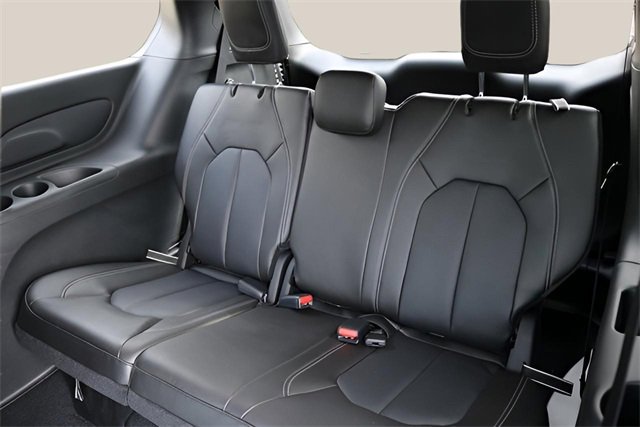 New 2026 Chrysler Pacifica Select image 16