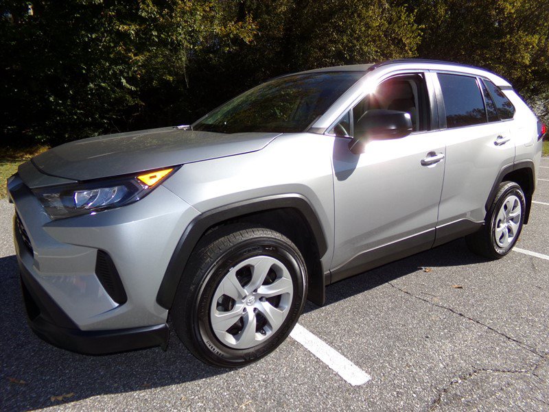 Used 2021 Toyota RAV4 LE AWD/4WD image 1