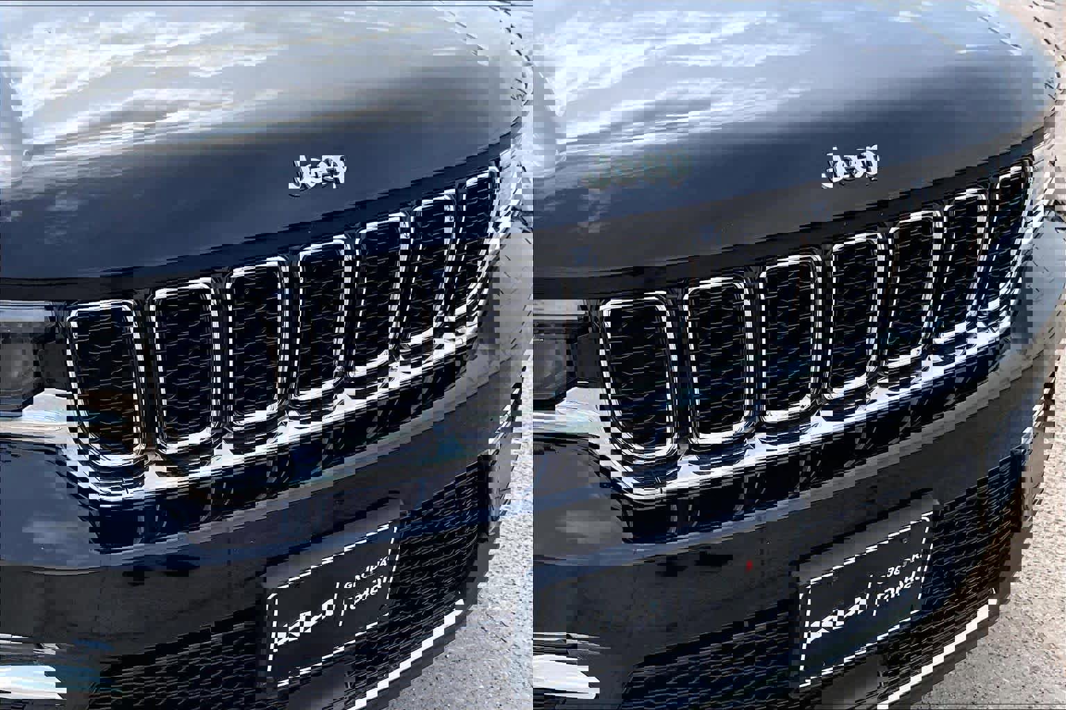 Used 2023 Jeep Grand Cherokee Limited image 30