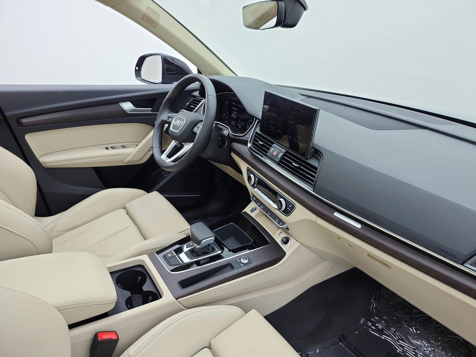 Used 2023 Audi Q5 e Premium Plus w/ Premium Plus Package AWD/4WD image 30