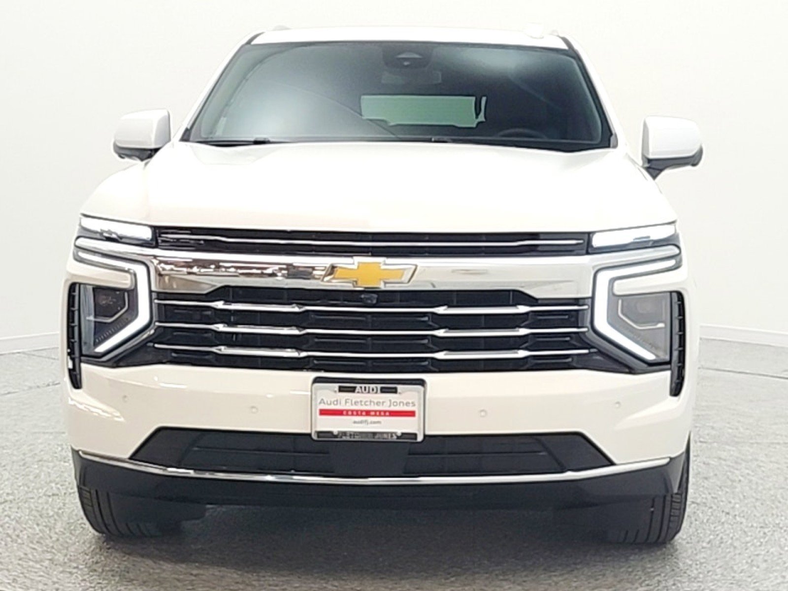Used 2025 Chevrolet Tahoe LT AWD/4WD image 2