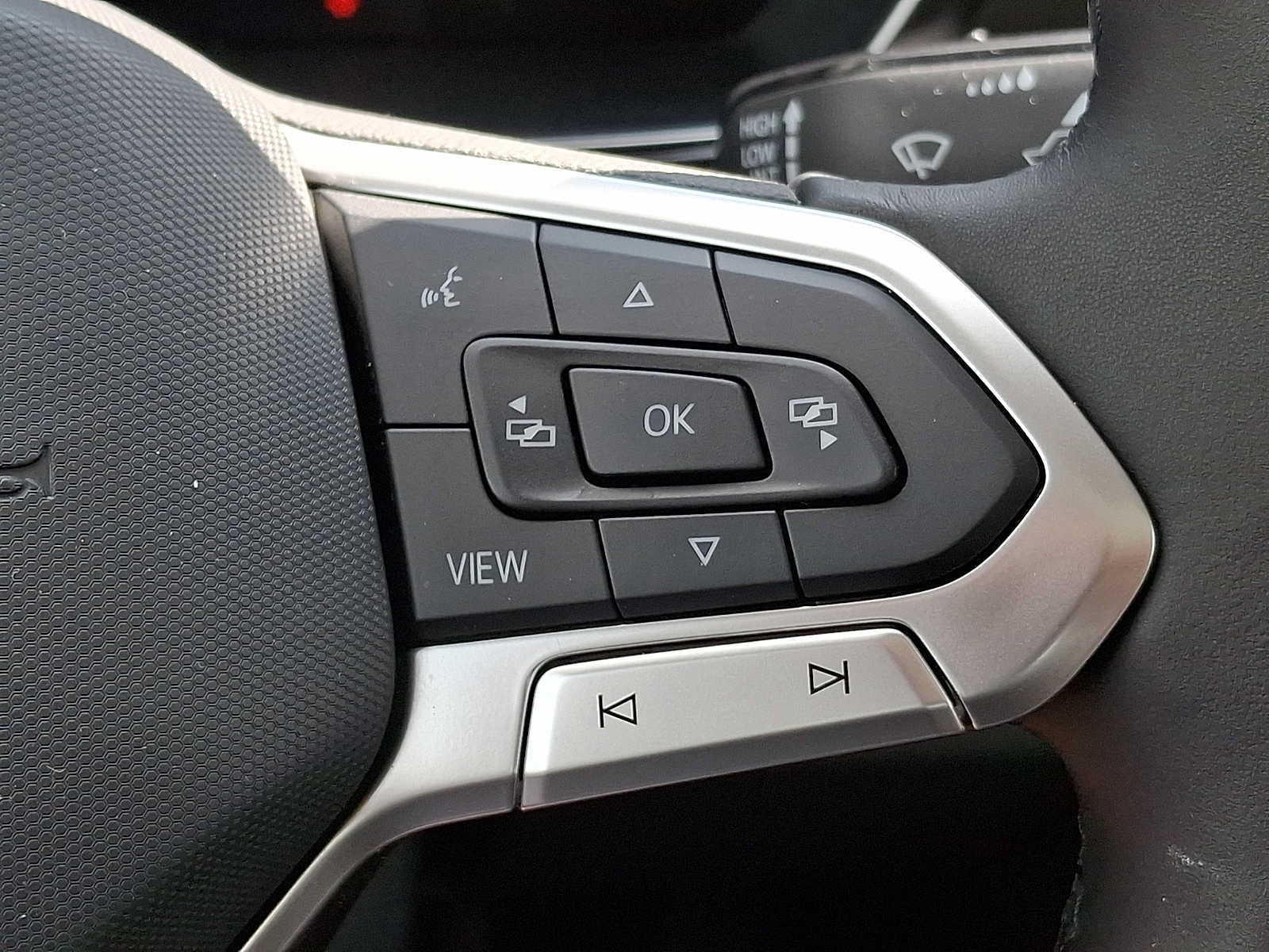 Certified 2023 Volkswagen Jetta SE FWD image 19