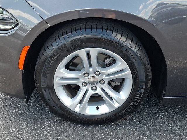 Used 2016 Dodge Charger SE RWD image 11