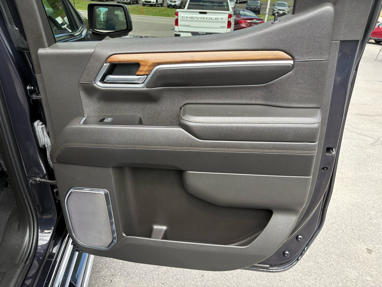 Used 2022 Chevrolet Silverado 1500 High Country w/ High Country Premium Package image 16