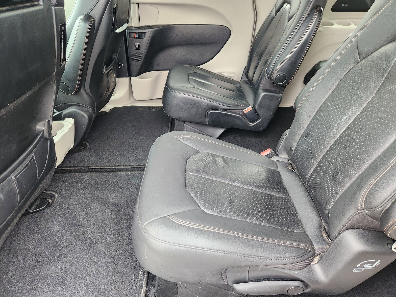 Used 2020 Chrysler Pacifica Touring-L Plus image 32