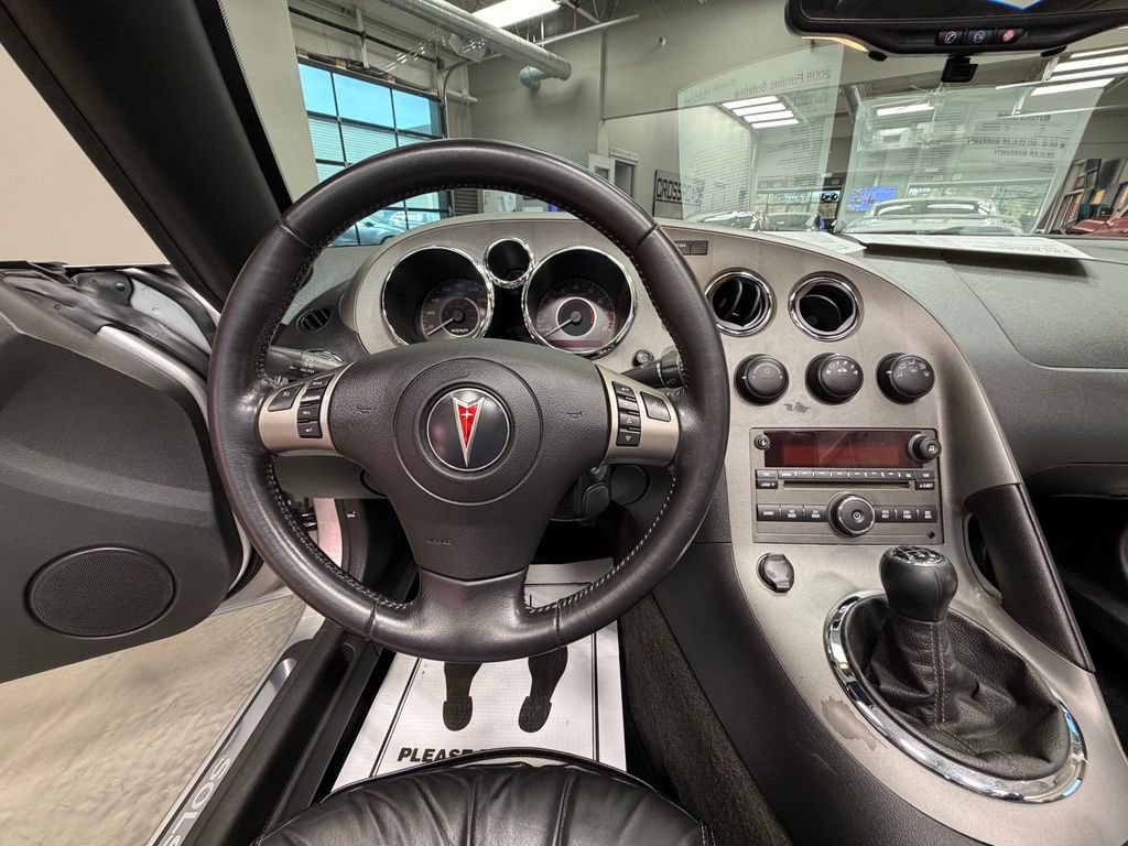 Used 2008 Pontiac Solstice GXP w/ Premium Package RWD image 9