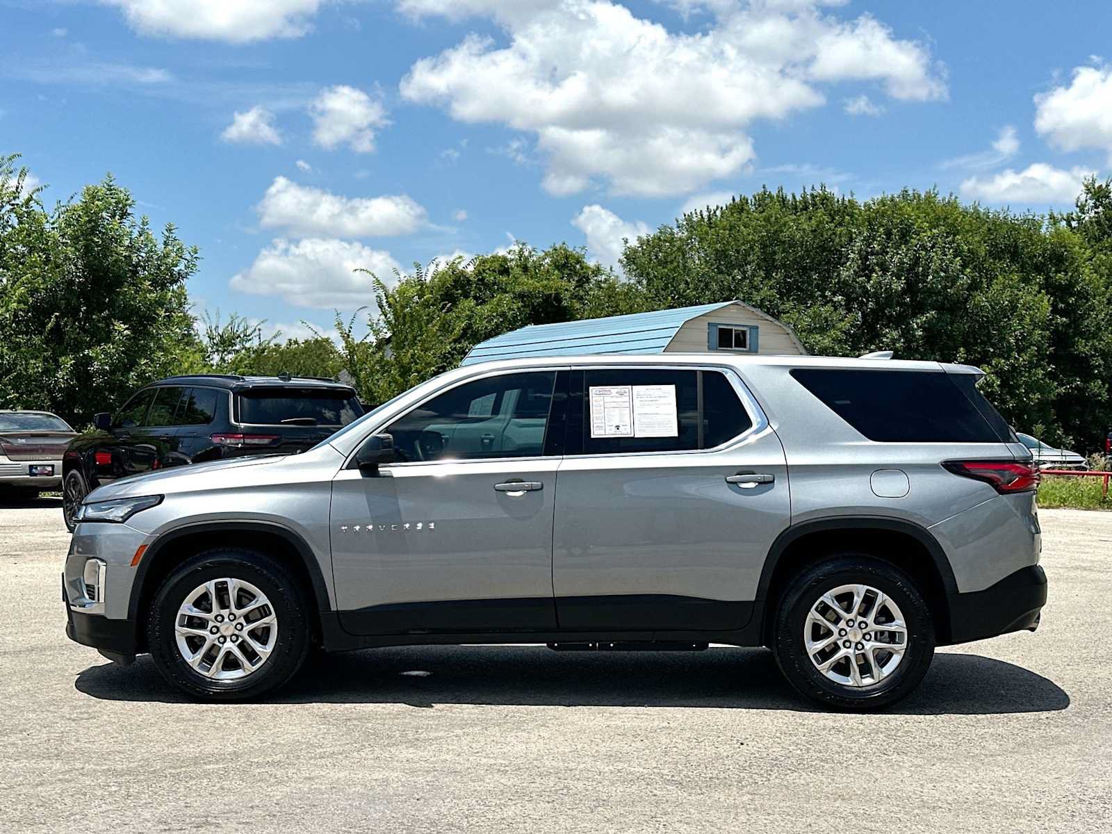 Used 2023 Chevrolet Traverse LS FWD image 12