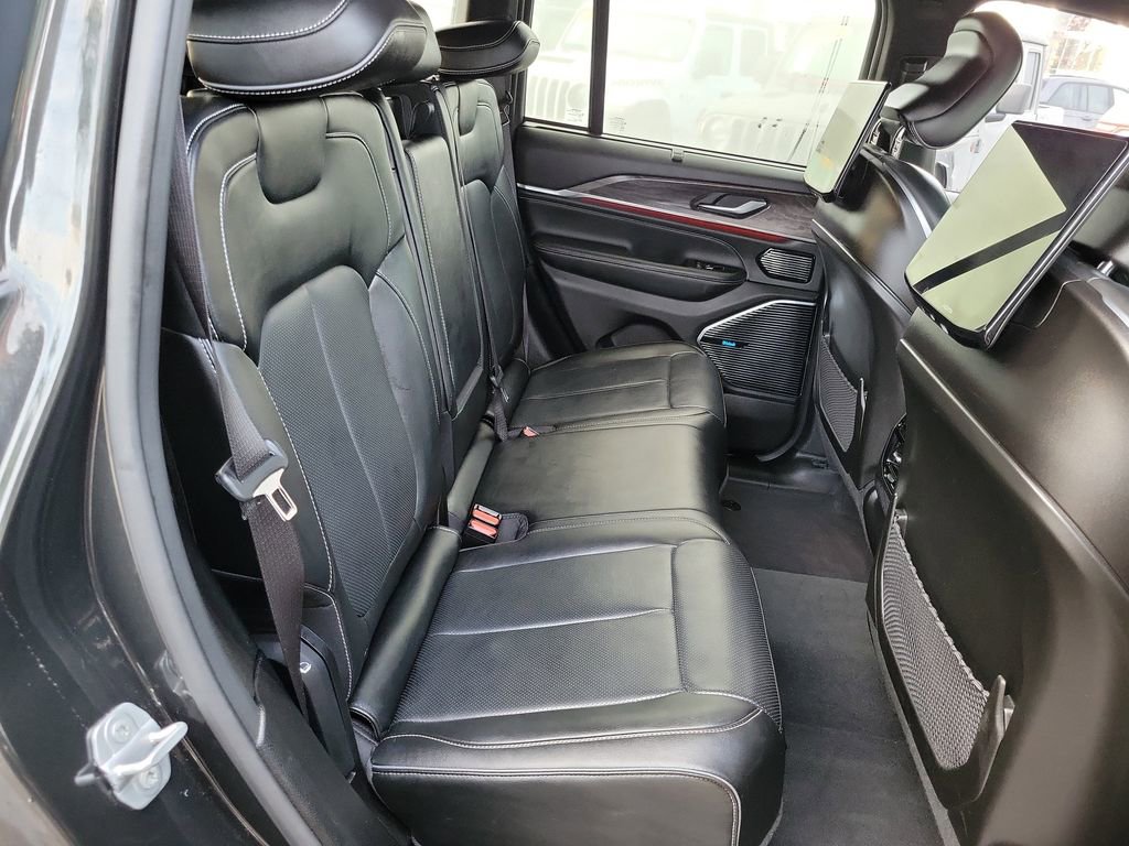 Used 2023 Jeep Grand Cherokee Overland w/ Advanced Protech Group III image 21