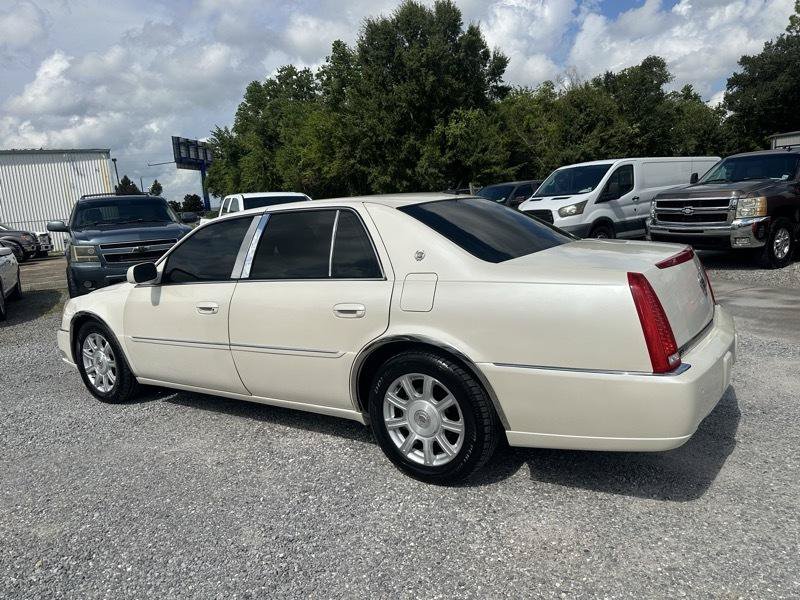 Used 2008 Cadillac DTS FWD image 2