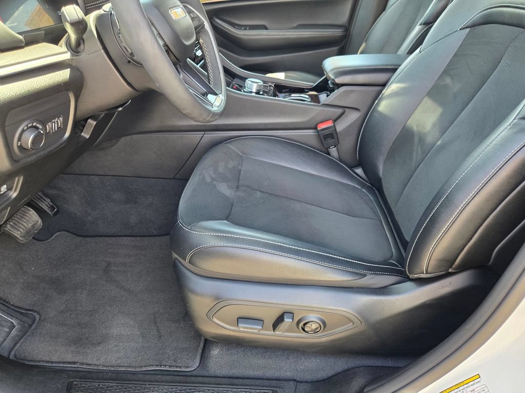 Used 2023 Jeep Grand Cherokee Altitude AWD/4WD image 31