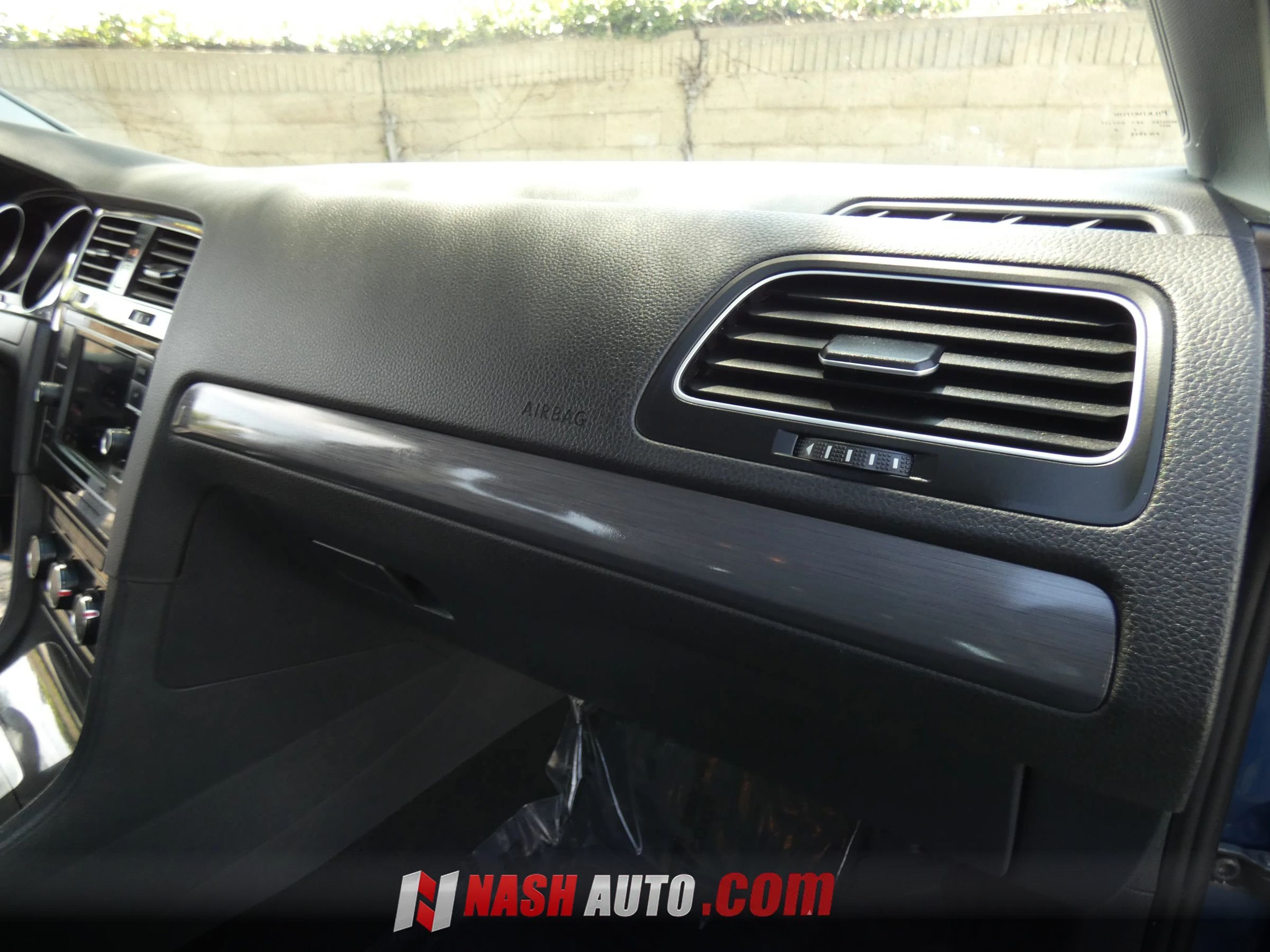 Used 2018 Volkswagen Golf S FWD image 34