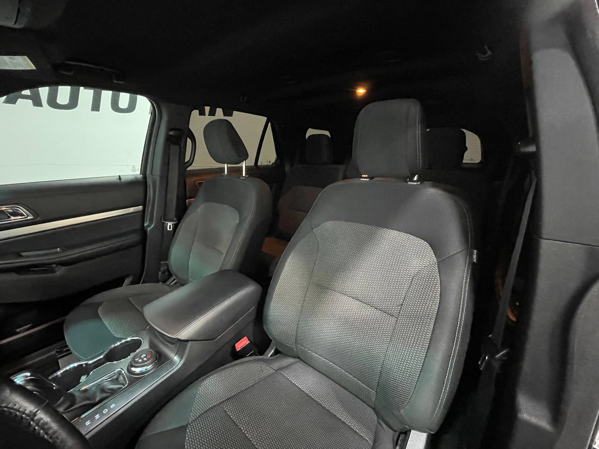 Used 2018 Ford Explorer XLT w/ Equipment Group 201A AWD/4WD image 13