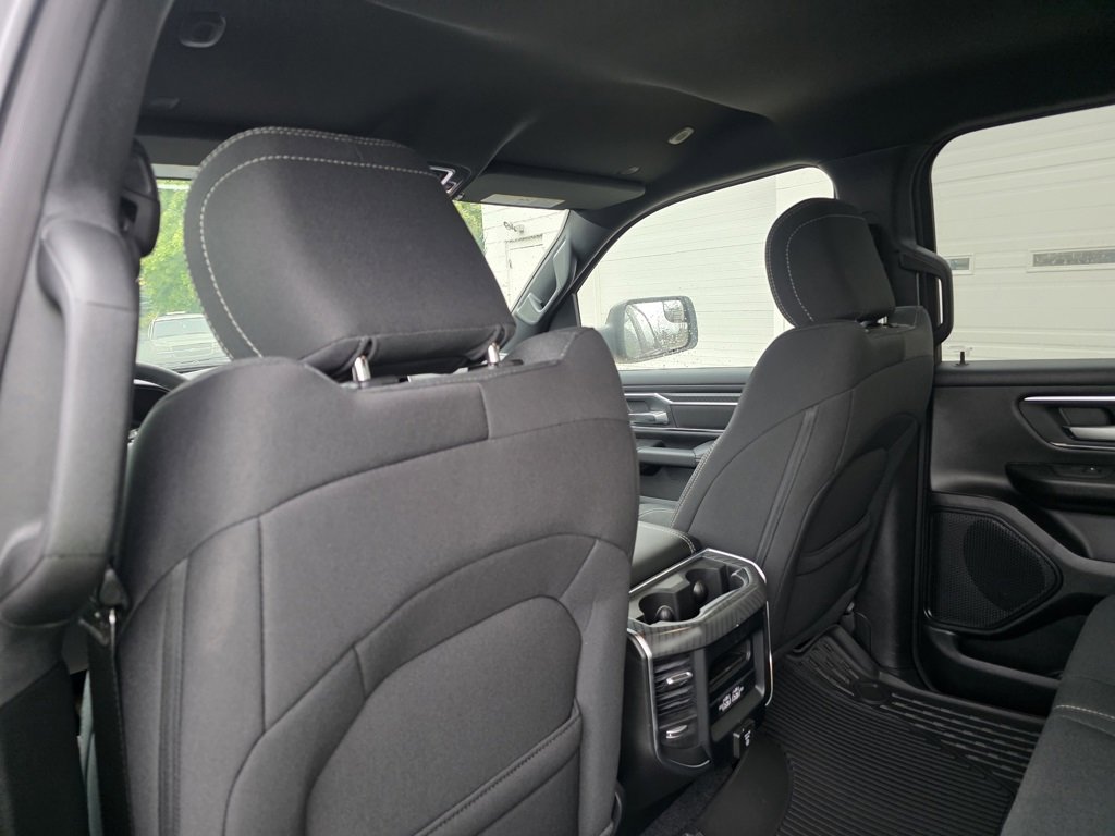 New 2026 RAM 1500 4x4 Crew Cab image 32