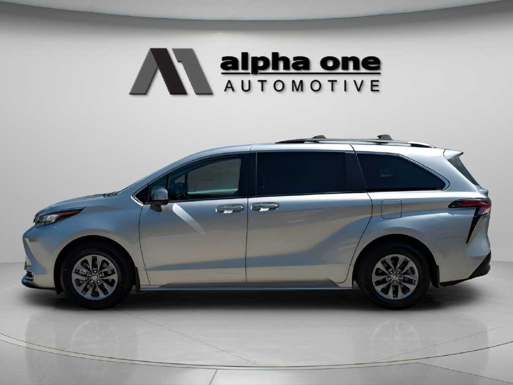 Used 2022 Toyota Sienna XLE FWD image 11