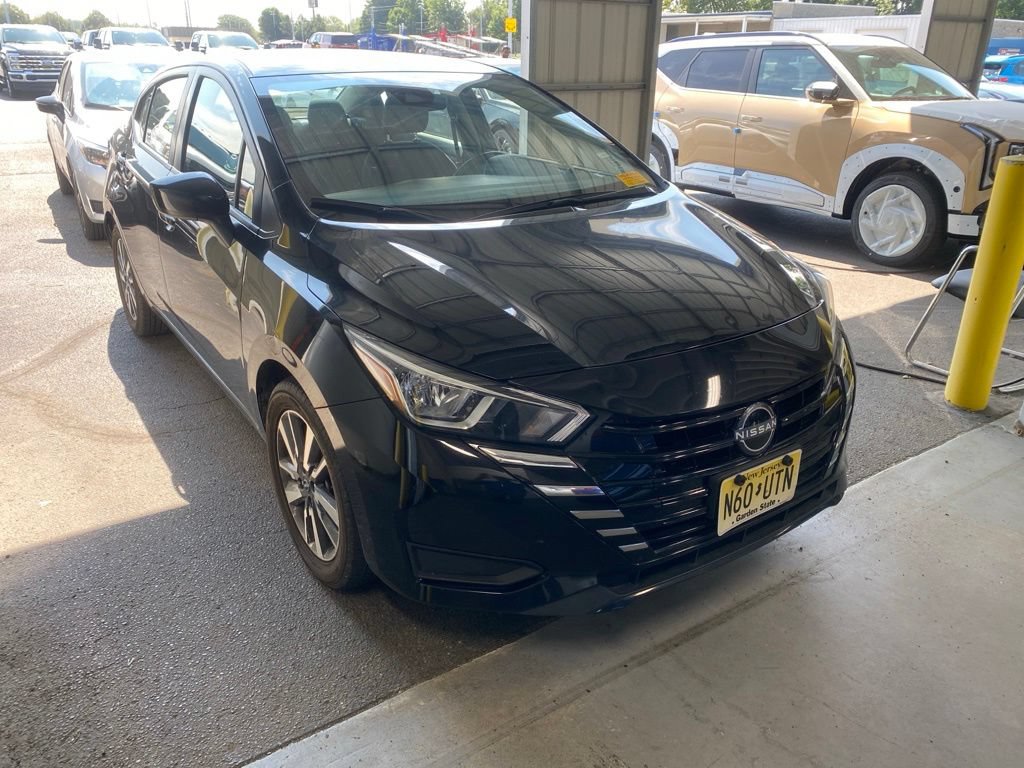 Used 2024 Nissan Versa SV FWD image 1
