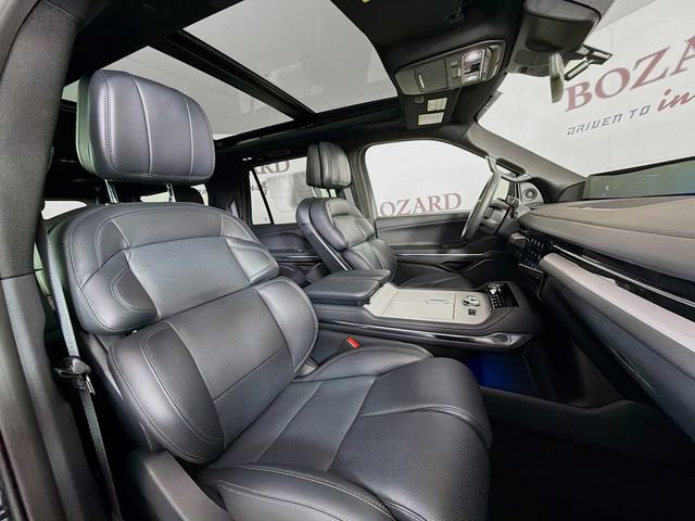 New 2025 Lincoln Navigator L Reserve w/ Jet Appearance Package image 32